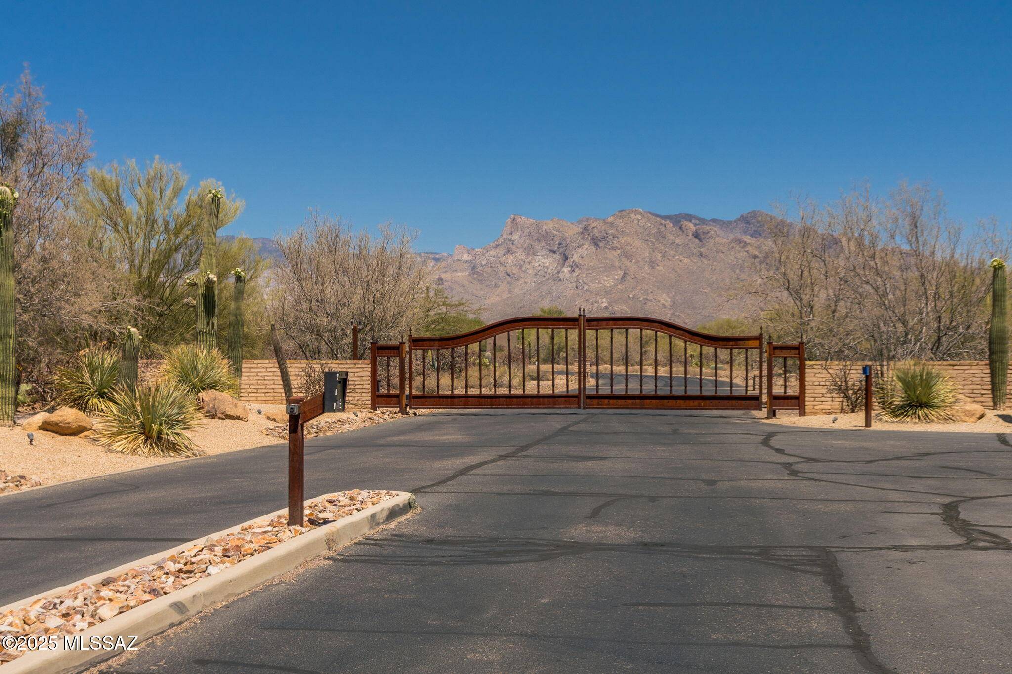 Tucson, AZ 85742,8868 N National Sky Place #9