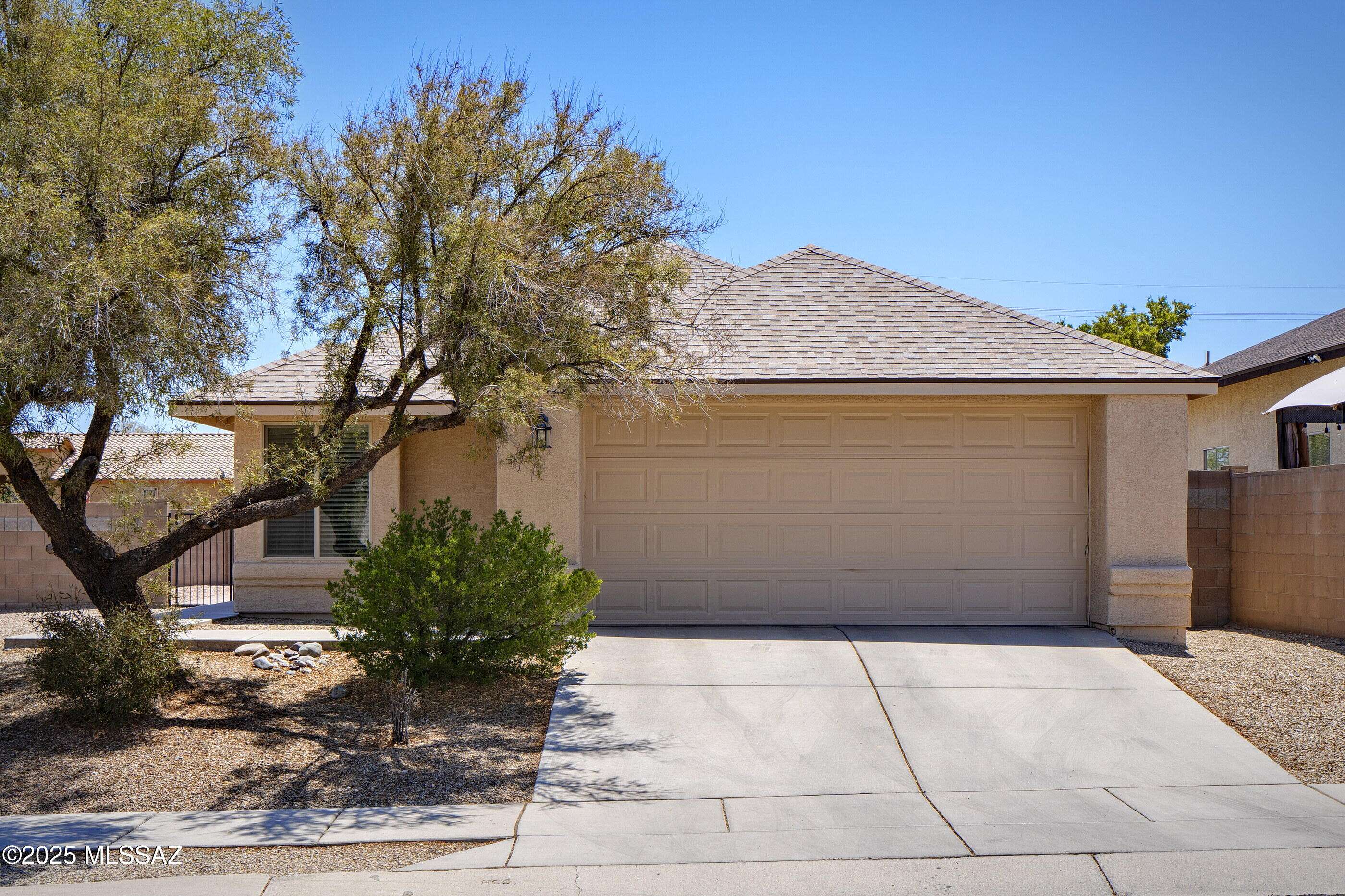 1542 N Amberbrooke Avenue, Tucson, AZ 85745