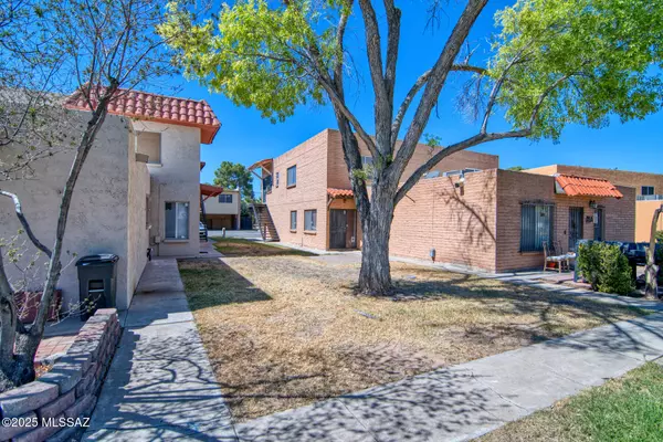 1961 N Camino Serna  #D, Tucson, AZ 85715