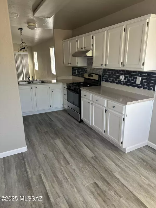 Benson, AZ 85602,221 E Radine Drive