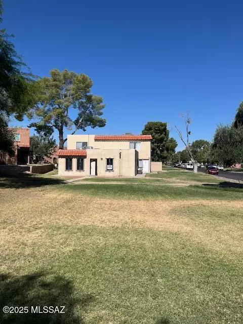 Tucson, AZ 85715,6640 E Calle Lapaz  #A