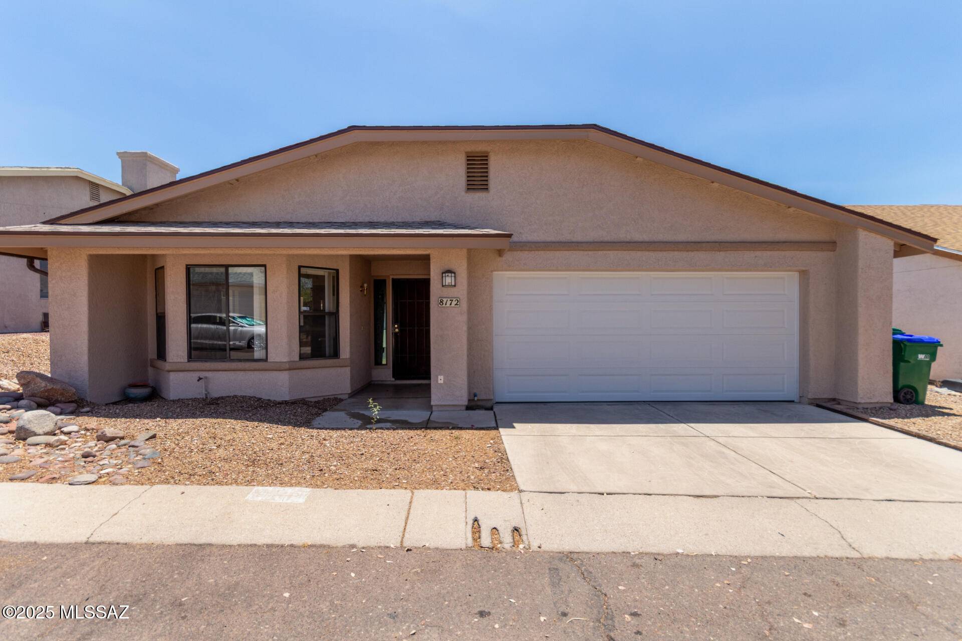 8172 N Streamside Avenue, Tucson, AZ 85741