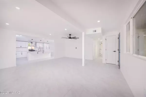 Tucson, AZ 85710,7256 E Eastview Drive