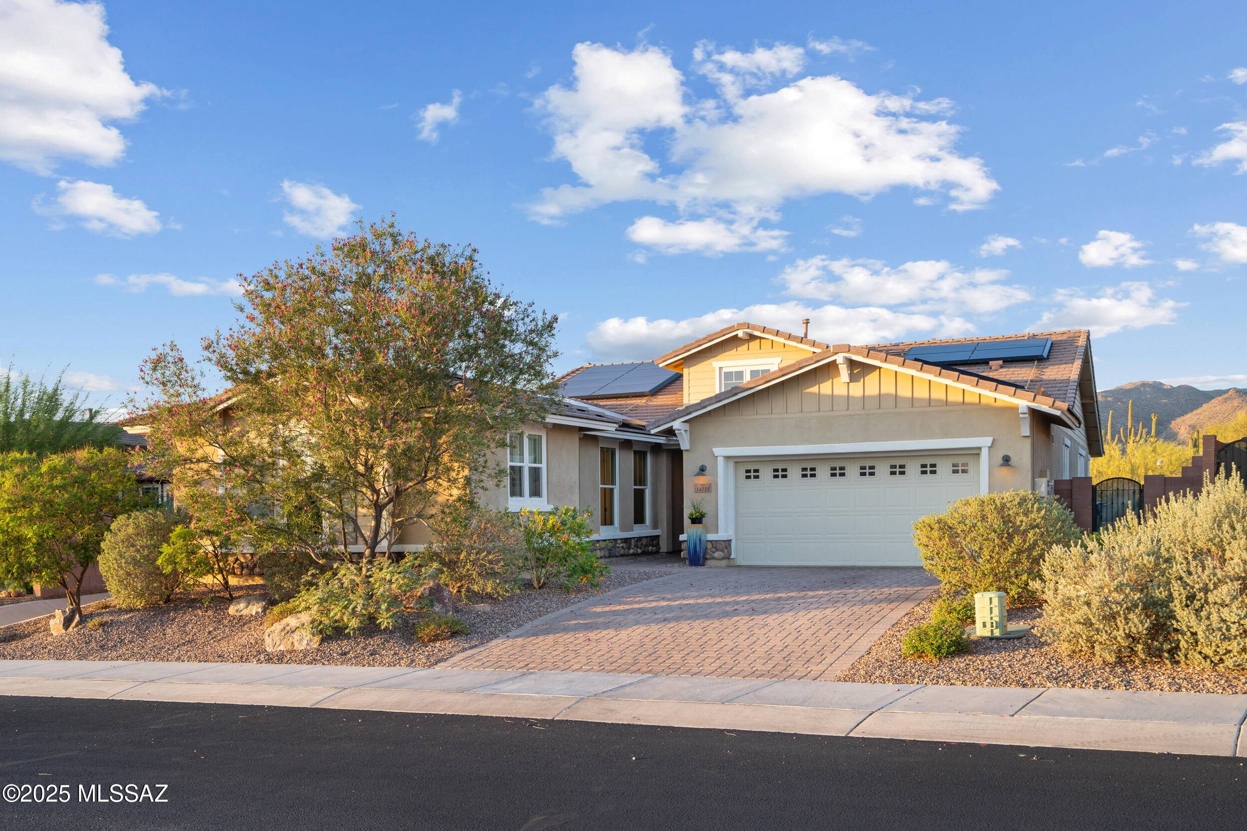 14224 N Silverleaf Lane, Marana, AZ 85658