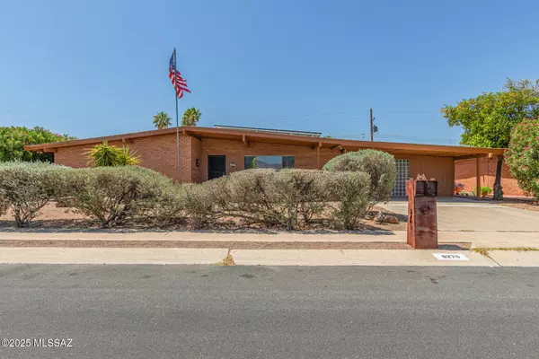 8270 E Vicksburg Street, Tucson, AZ 85710