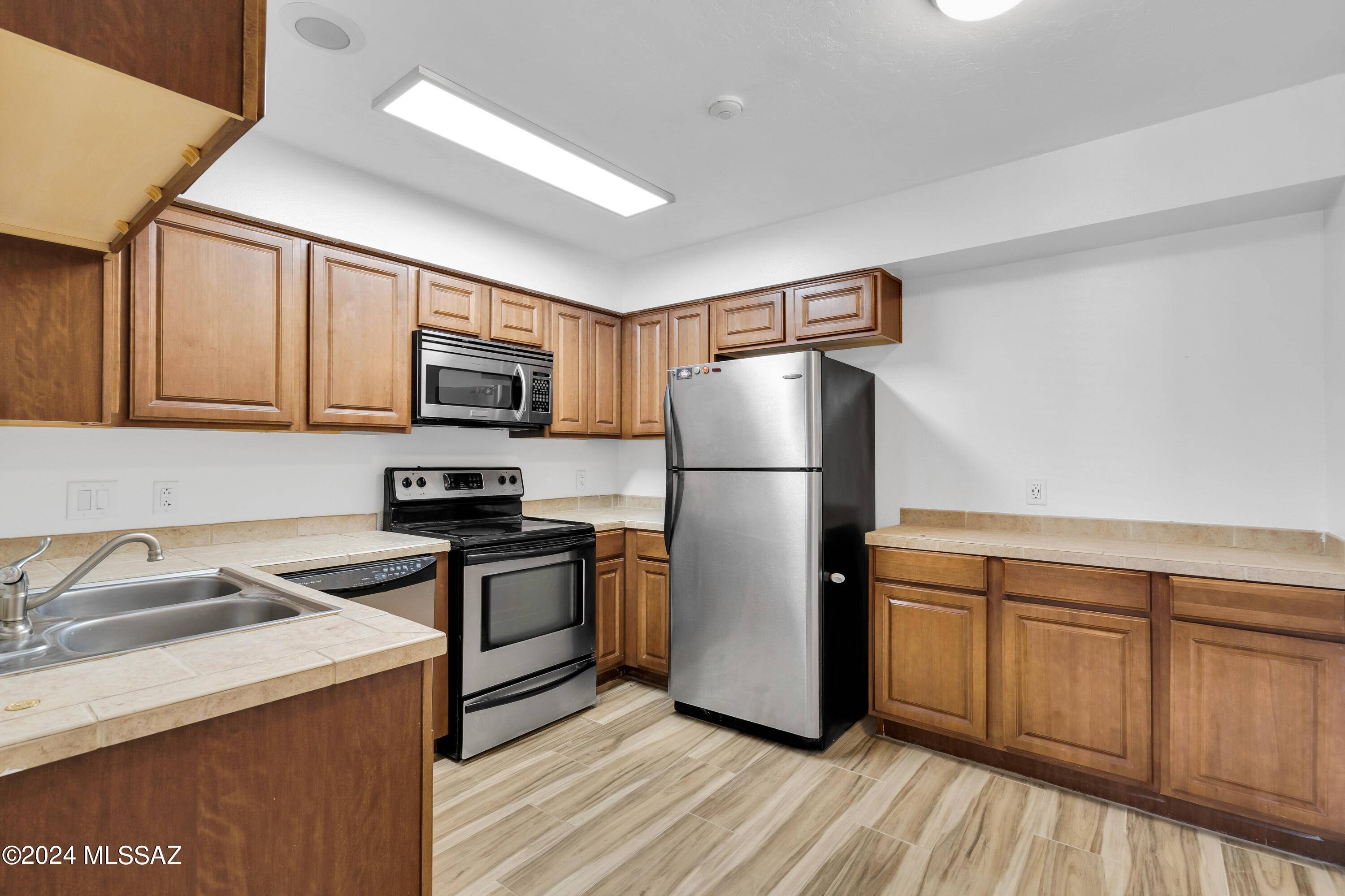 1810 E Blacklidge Drive #407, Tucson, AZ 85719