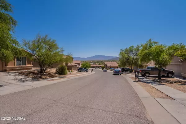 13218 E Mineta Ridge Drive, Vail, AZ 85641