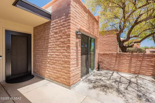 5521 N Arroyo Grande Drive, Tucson, AZ 85718
