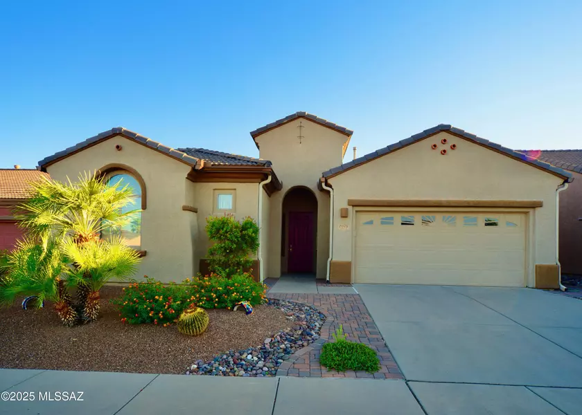 2075 W Demetrie Canyon Drive, Green Valley, AZ 85622