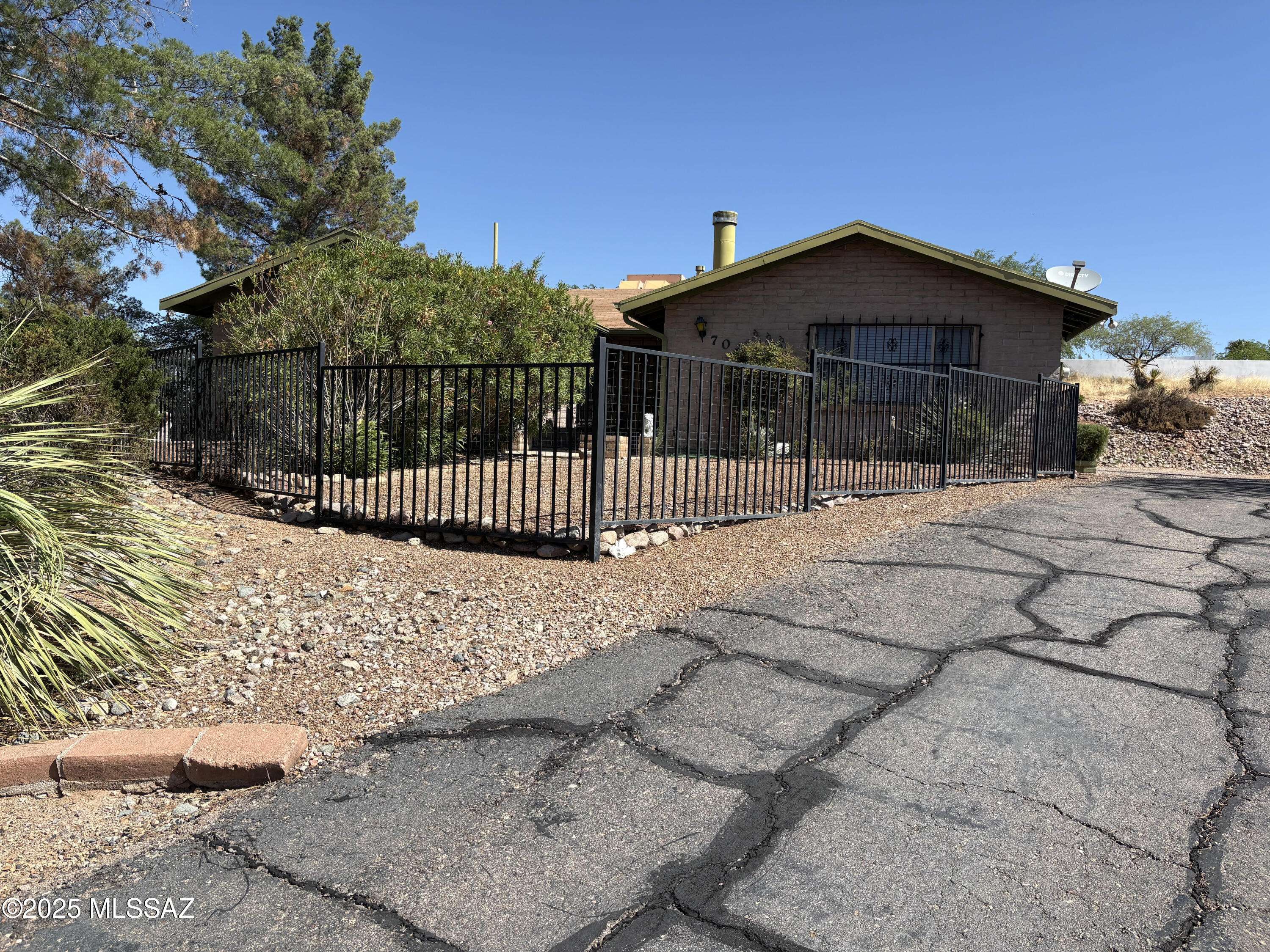 719 E Roper Road, Nogales, AZ 85621