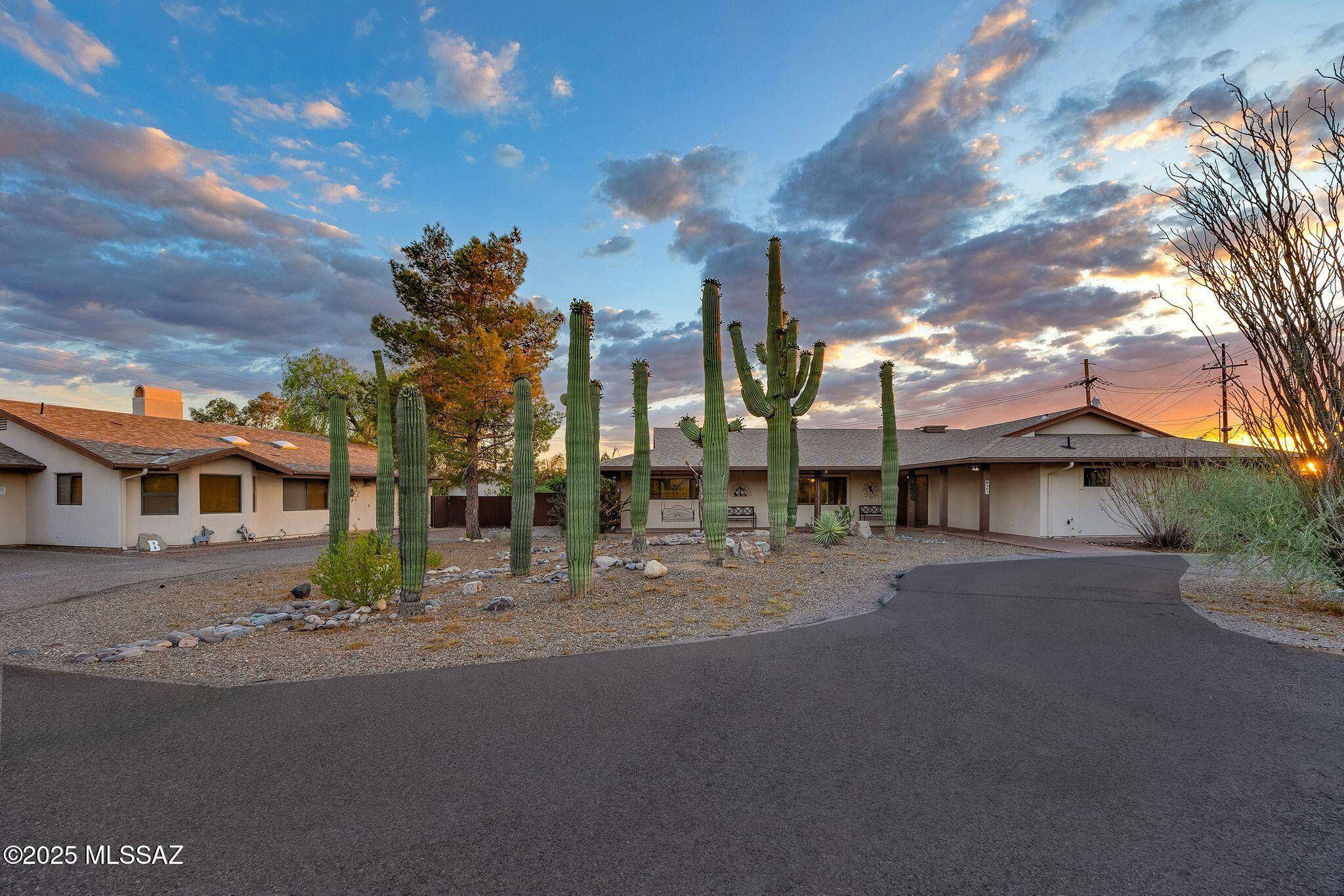 901 W Las Lomitas Road, Tucson, AZ 85704