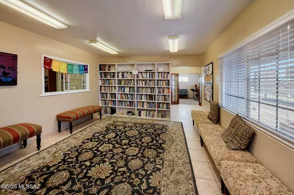 Tucson, AZ 85711,911 S Craycroft Road