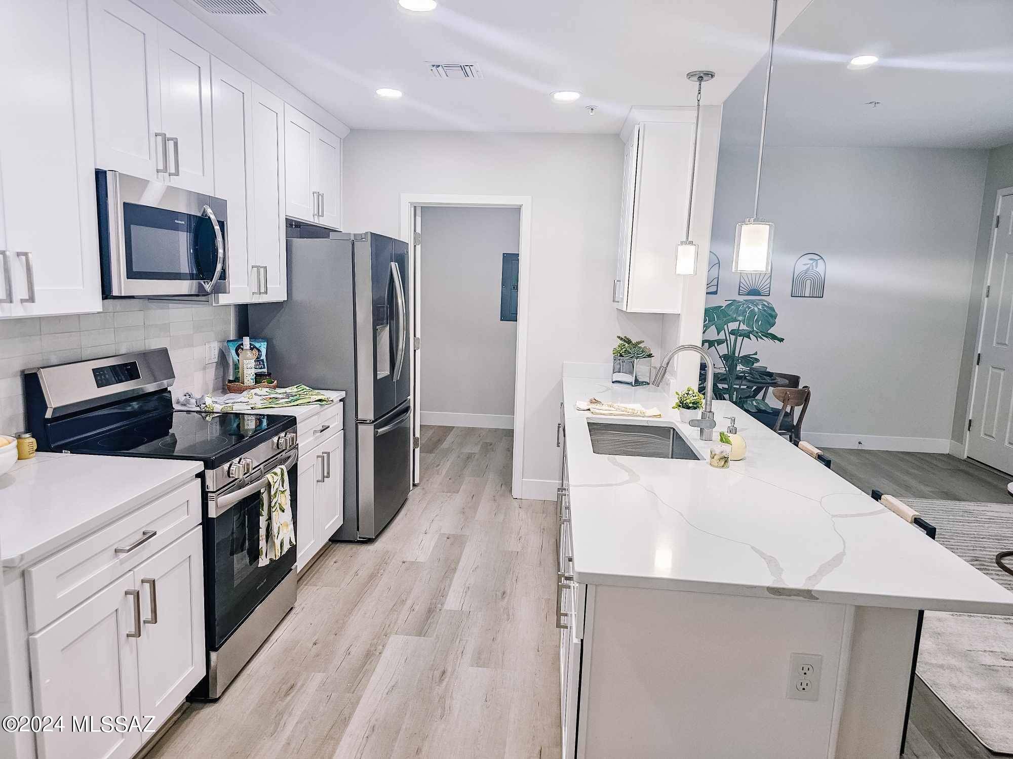 Tucson, AZ 85718,2032 E River Road #UNIT 100