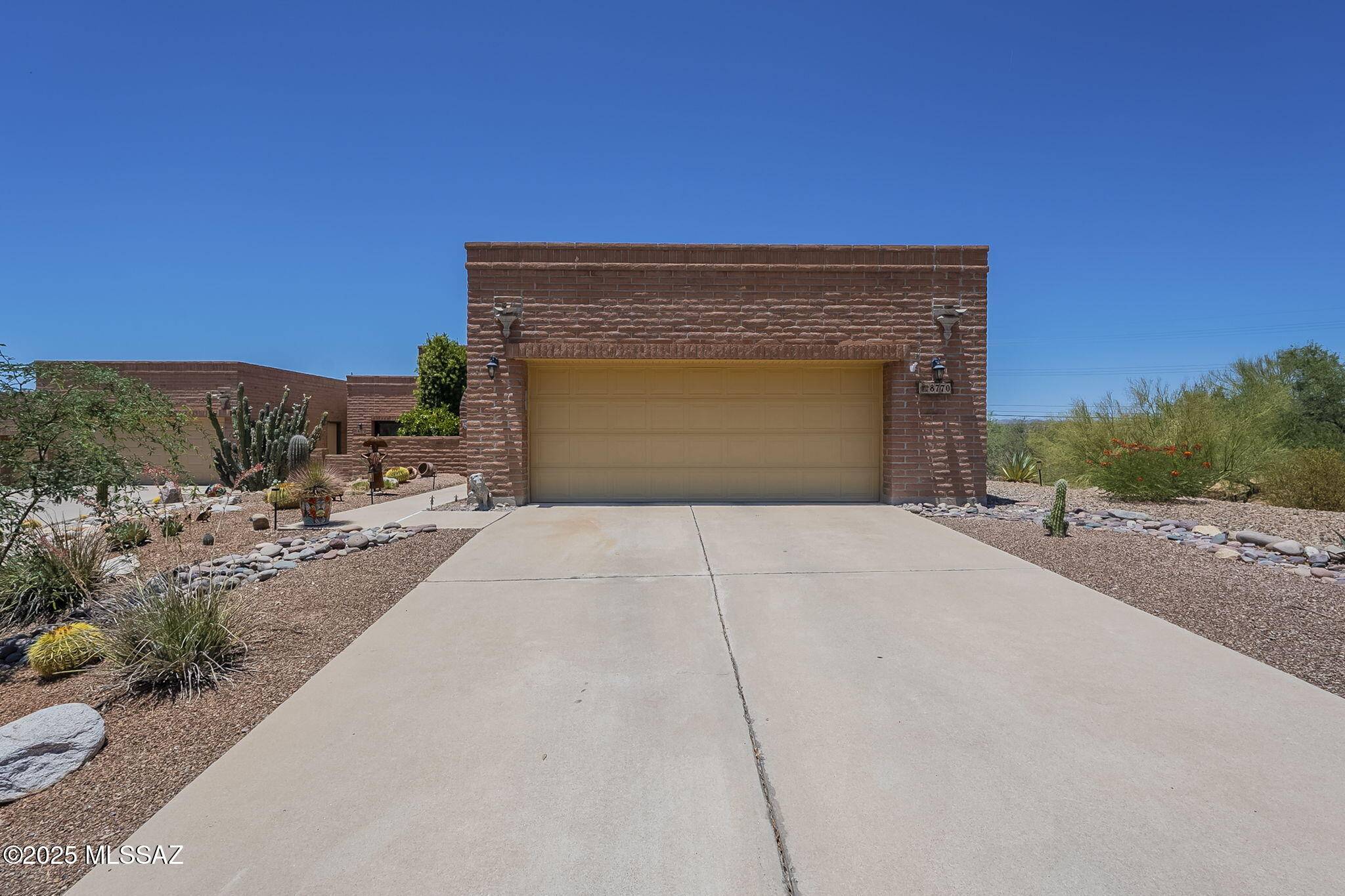 8770 N Coral Ridge Loop, Tucson, AZ 85704