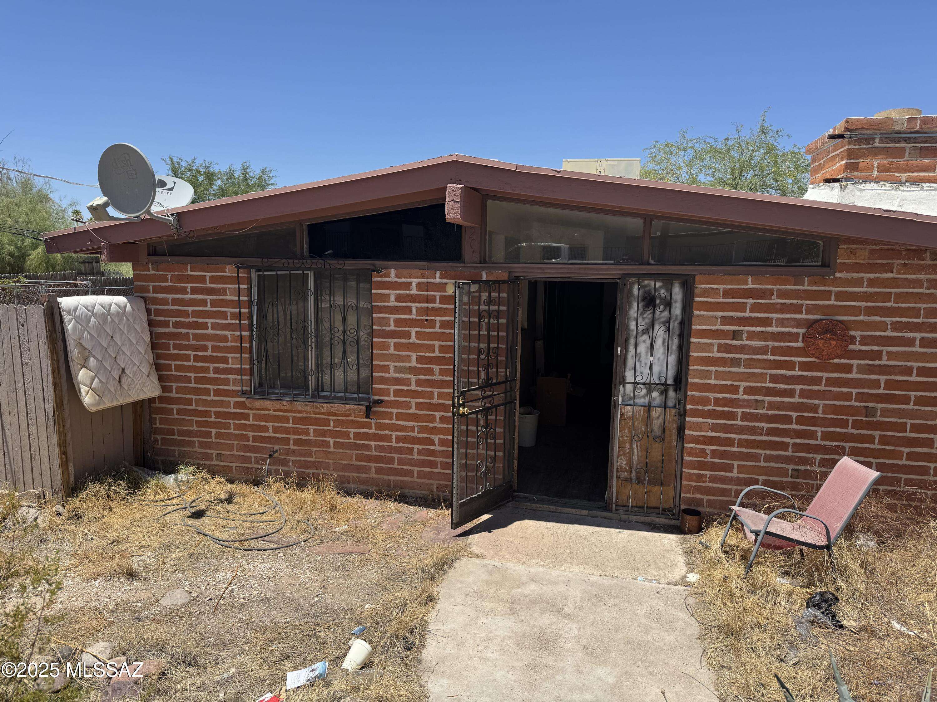 206 W Blacklidge Drive, Tucson, AZ 85705