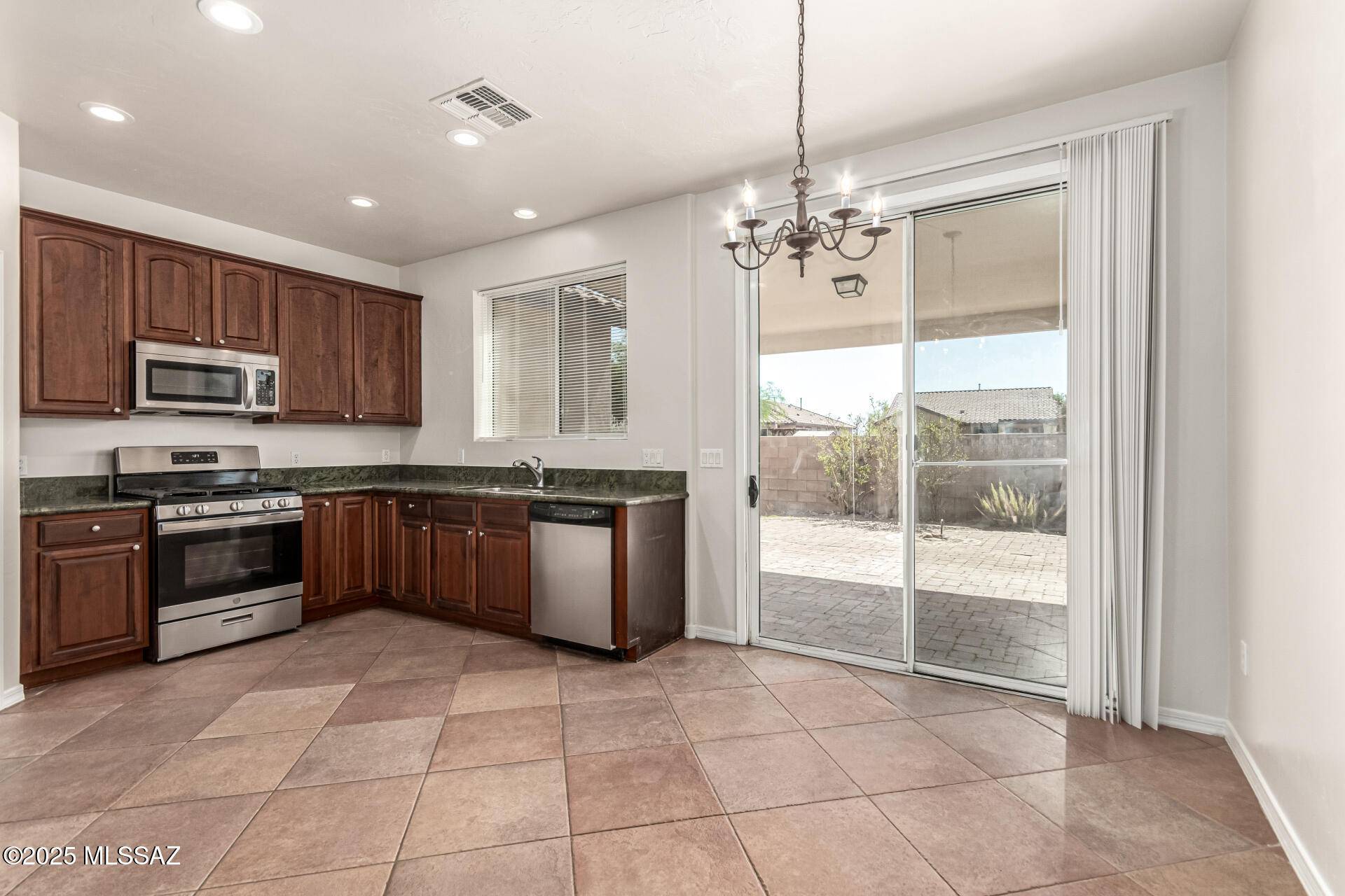 Sahuarita, AZ 85629,120 W Vuelta Friso