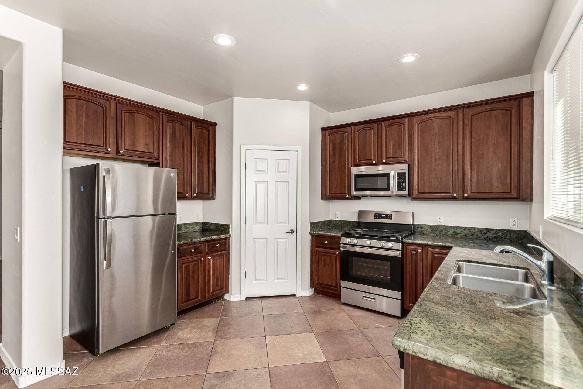 Sahuarita, AZ 85629,120 W Vuelta Friso