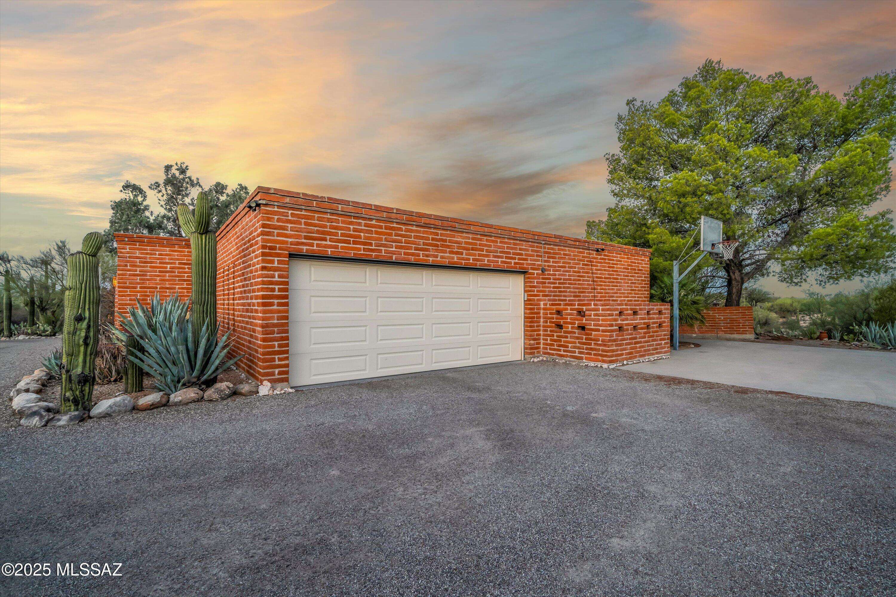 Tucson, AZ 85718,5241 N Via Condesa