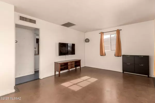Tucson, AZ 85712,5656 E Mabel Street