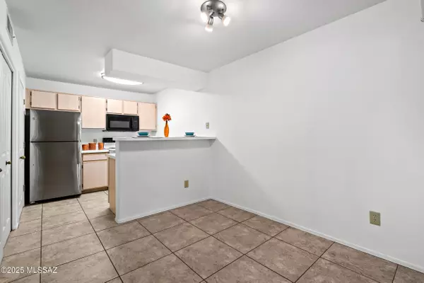 Tucson, AZ 85750,5751 N Kolb Road #5204