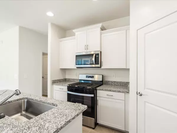 Sahuarita, AZ 85629,820 W Calle Las Varitas