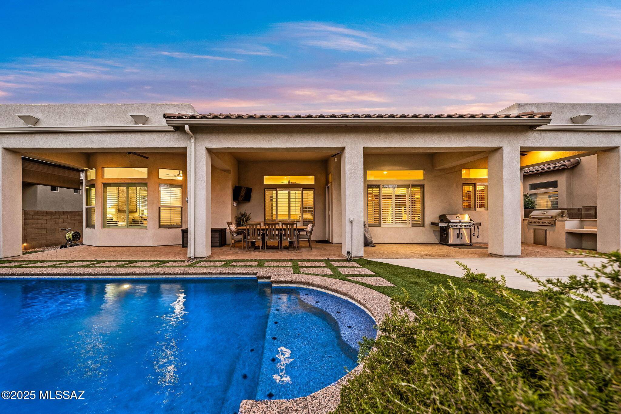 1227 W Calabria Court, Oro Valley, AZ 85755