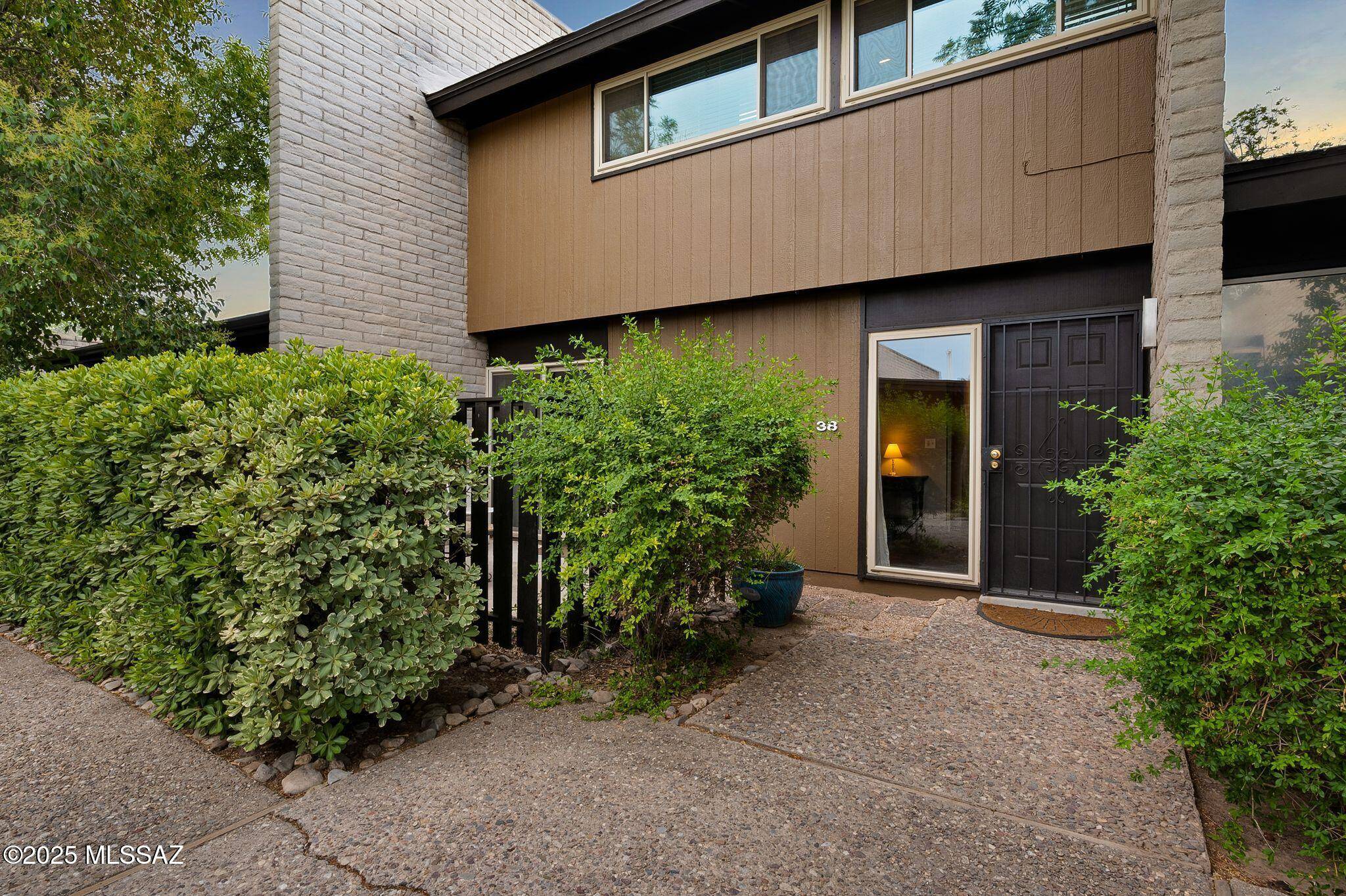 Tucson, AZ 85712,5701 E Glenn Street #38