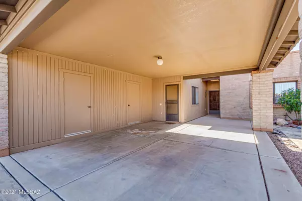 Green Valley, AZ 85622,927 W Calle Del Vencejo