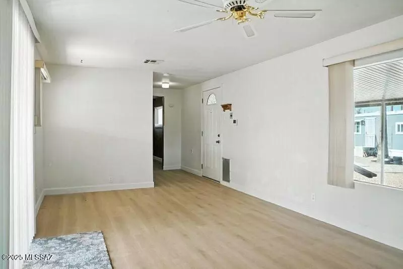 Tucson, AZ 85712,4001 E Blacklidge Drive #62