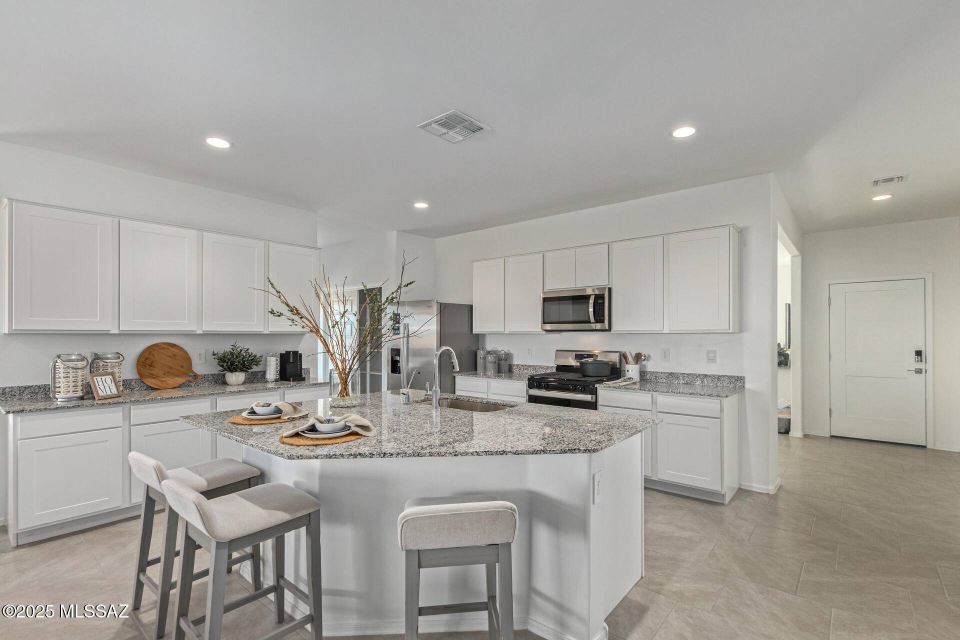 1122 S Nedra Place, Vail, AZ 85641