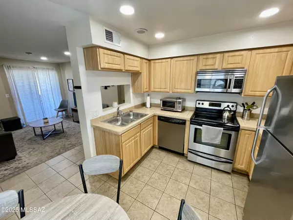 Tucson, AZ 85719,1810 E Blacklidge Drive #415