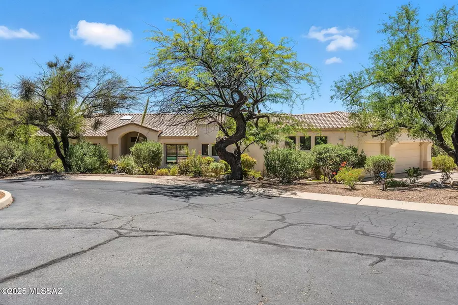 6445 N Silver Smith Place, Tucson, AZ 85750