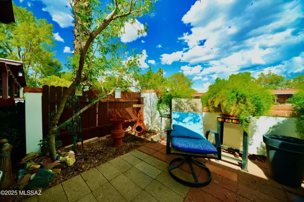 Green Valley, AZ 85614,392 S Paseo Lobo  #UNIT B