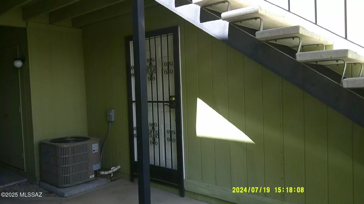 Tucson, AZ 85711,1528 S Columbus Boulevard #APT 4