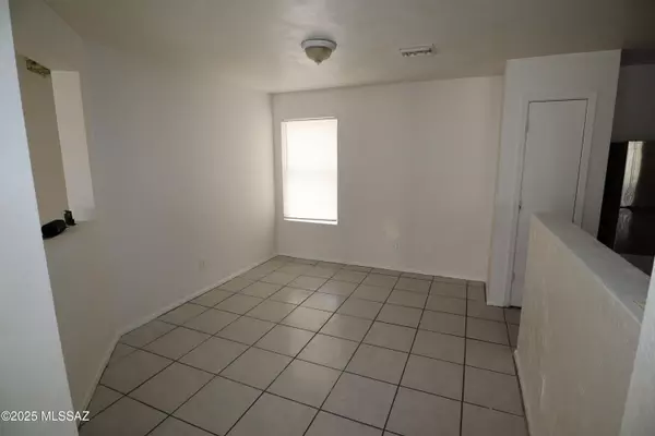 Tucson, AZ 85706,553 W Tiger Shark Road