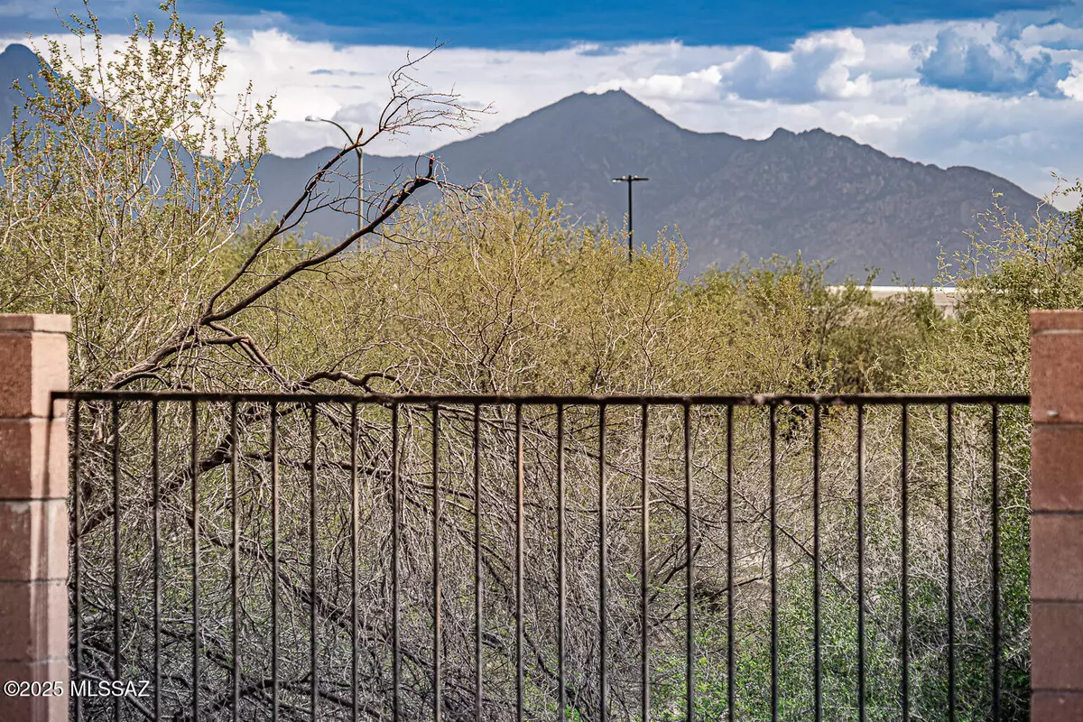 Green Valley, AZ 85614,859 W Calle Barranca Seca