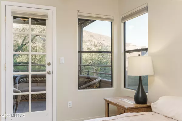 Tucson, AZ 85750,6655 N Canyon Crest Drive #25204
