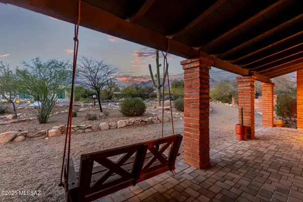 Tucson, AZ 85718,1040 E Camino De Los Padres