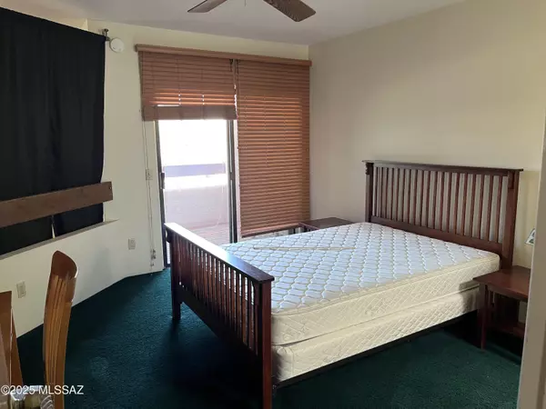 Tucson, AZ 85712,1949 N Swan Road #13