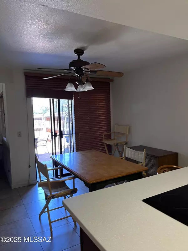 Tucson, AZ 85712,1949 N Swan Road #13