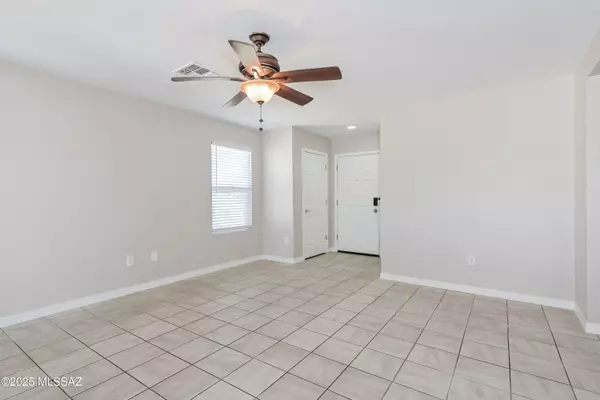 Tucson, AZ 85757,8304 W Razorbill Drive