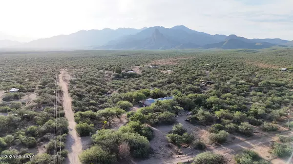 1575 W Dove Way, Amado, AZ 85645