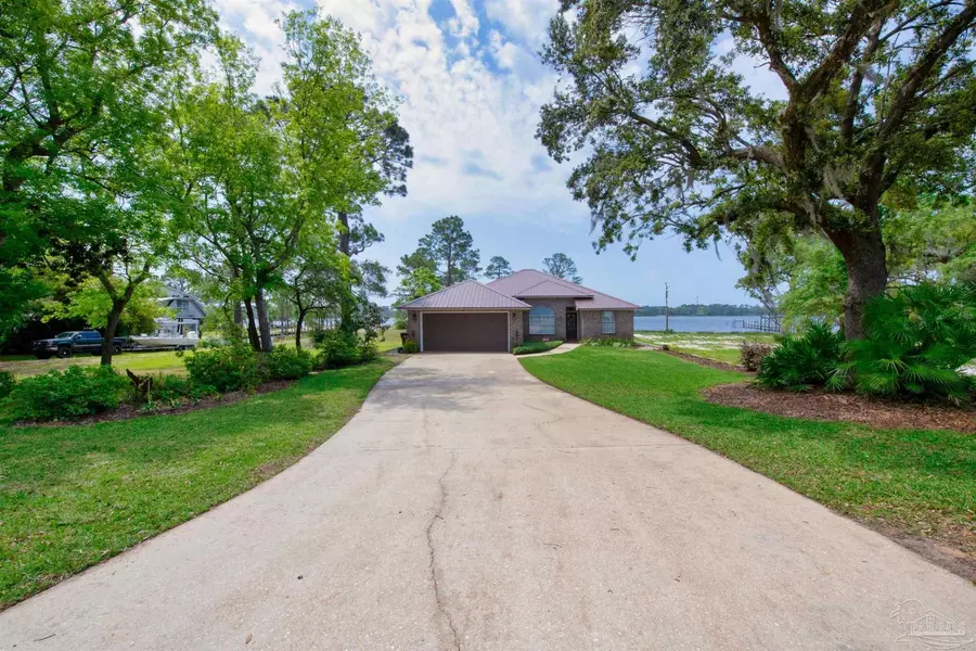 3023 Holley Point Rd, Navarre, FL 32566