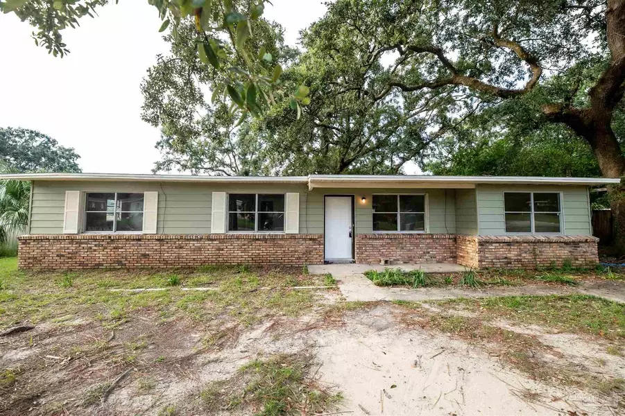 7 Huntington Dr, Pensacola, FL 32506