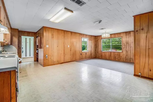 Mcdavid, FL 32568,610 County Rd 97-A