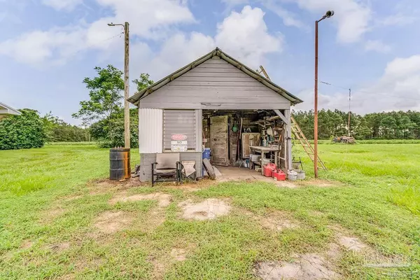 Mcdavid, FL 32568,610 County Rd 97-A