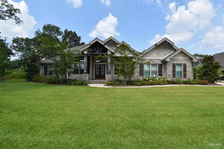 2018 Rambling Oaks Dr, Cantonment, FL 32533