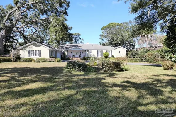 22 Lakeside Dr, Pensacola, FL 32507