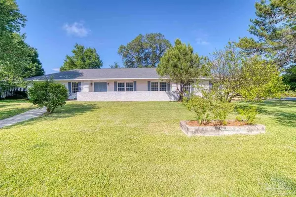 405 Poinciana Dr, Gulf Breeze, FL 32561