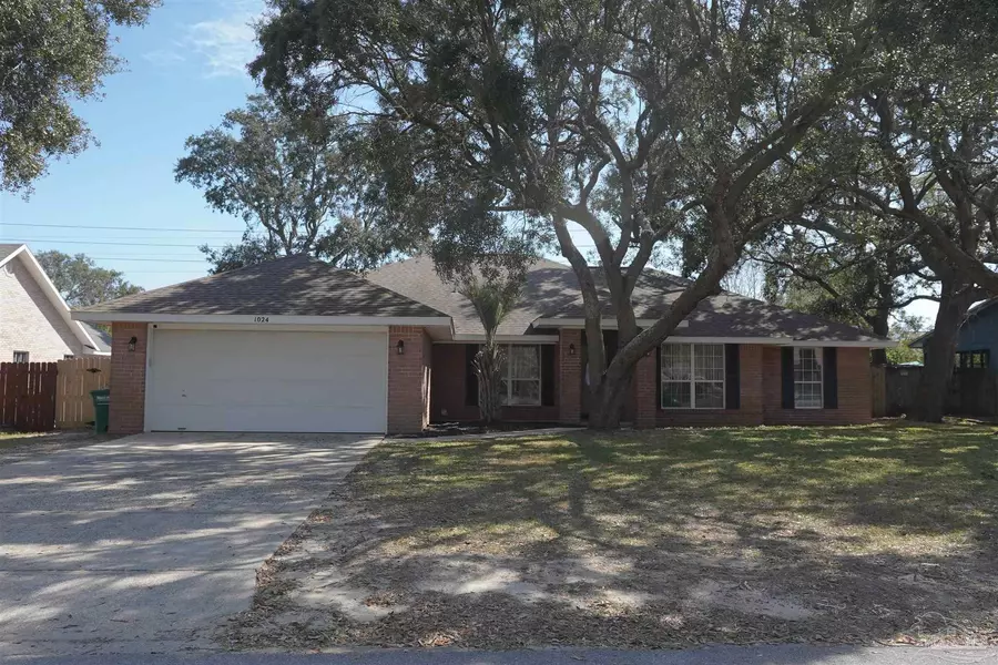 1024 Great Oaks Dr, Gulf Breeze, FL 32563